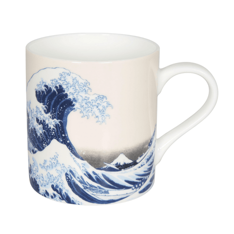 Künstlertasse von Hokusai mit dem berühmten "Die Große Welle"-Motiv und Fuji-Berg, erhältlich bei teekraenzchen.eu.